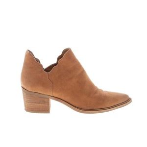 NWOT Betsy Johnson Booties
